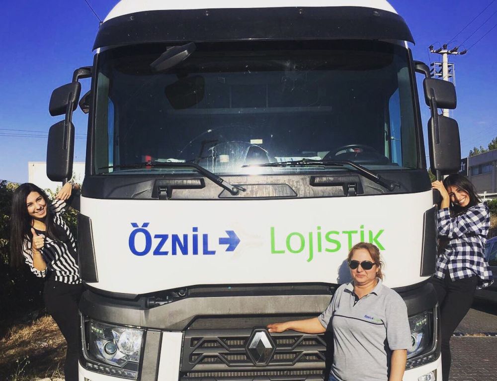 Kadın Sürücümüze Emniyet Amirliğinden Ödül